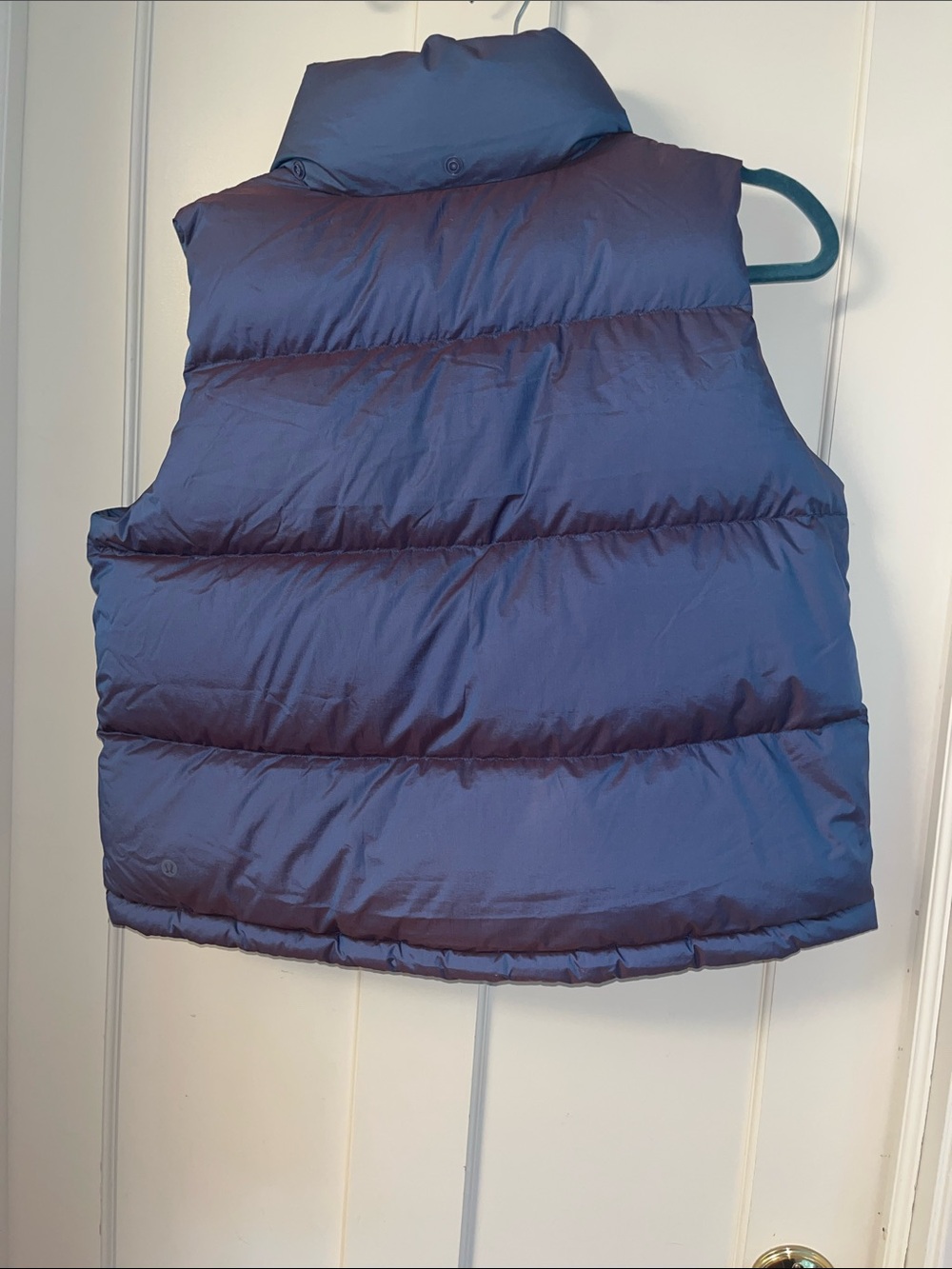 Lululemon Women's Lightweight no Puffer Vest - blue iridescent - Picture 6 of 6